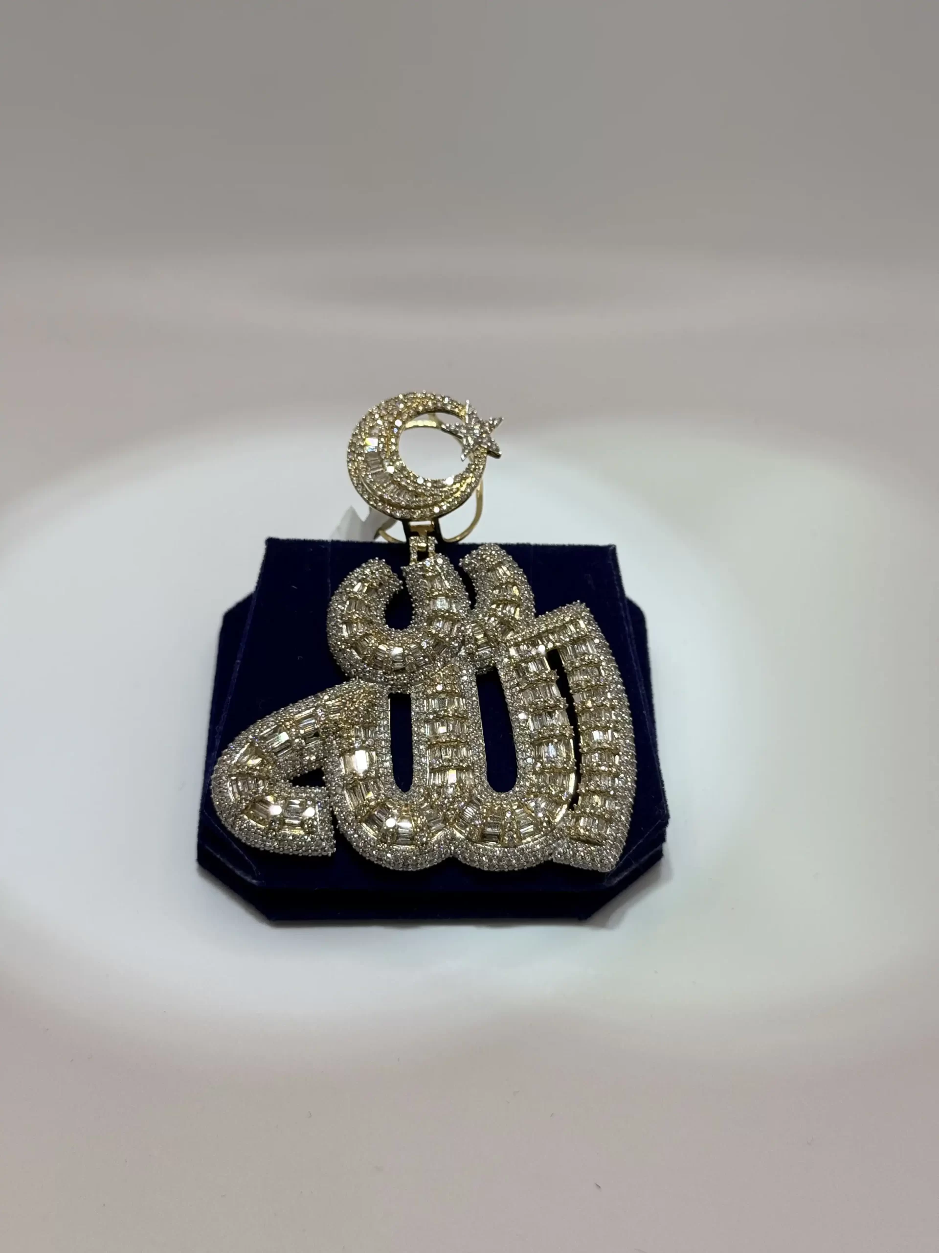 The Grand Majestic Allah Medallion (12.00 CTW) - Image 4