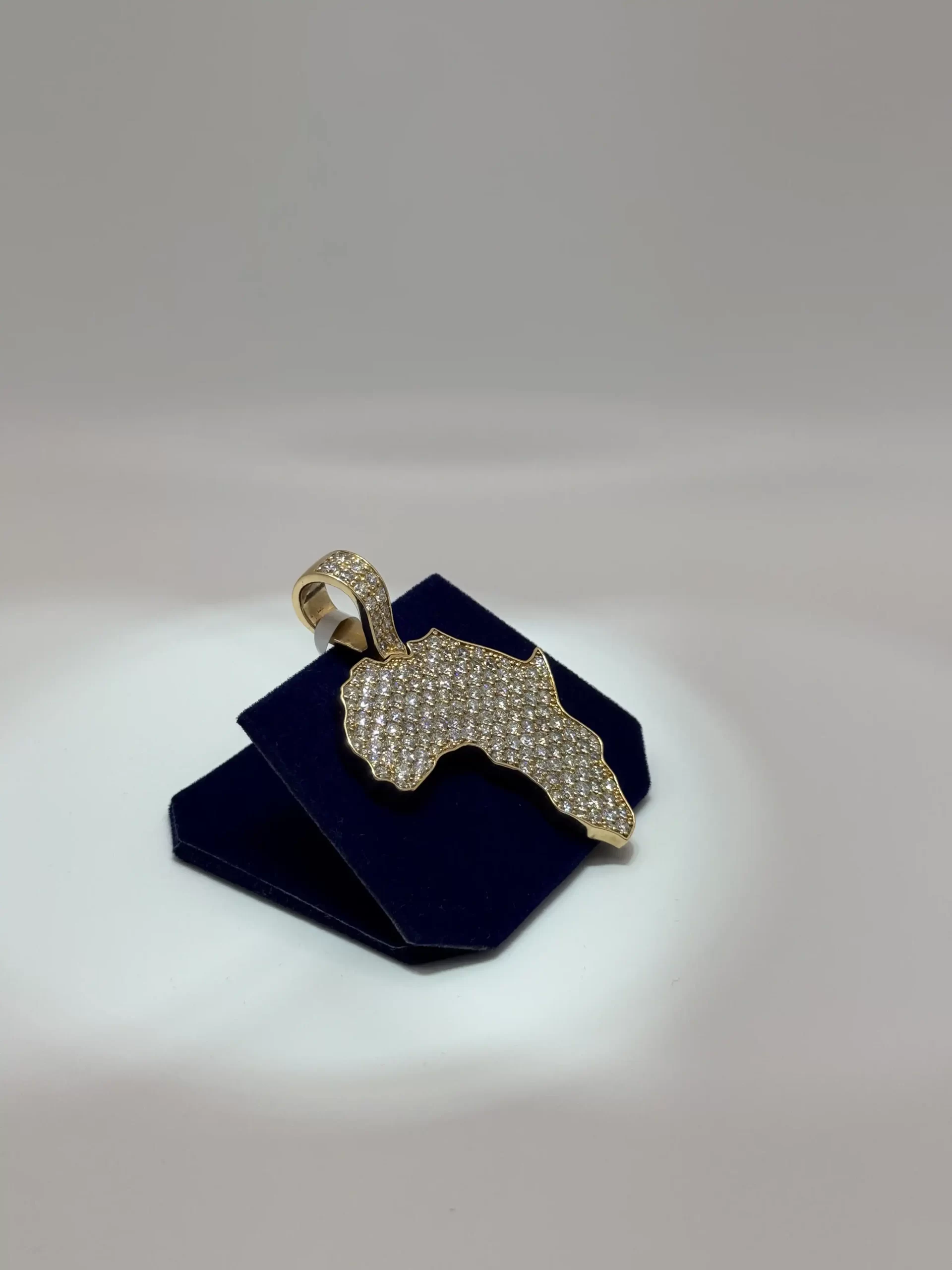 The Continental Solid Gold Africa Pendant (7.00 CTW) - Image 3