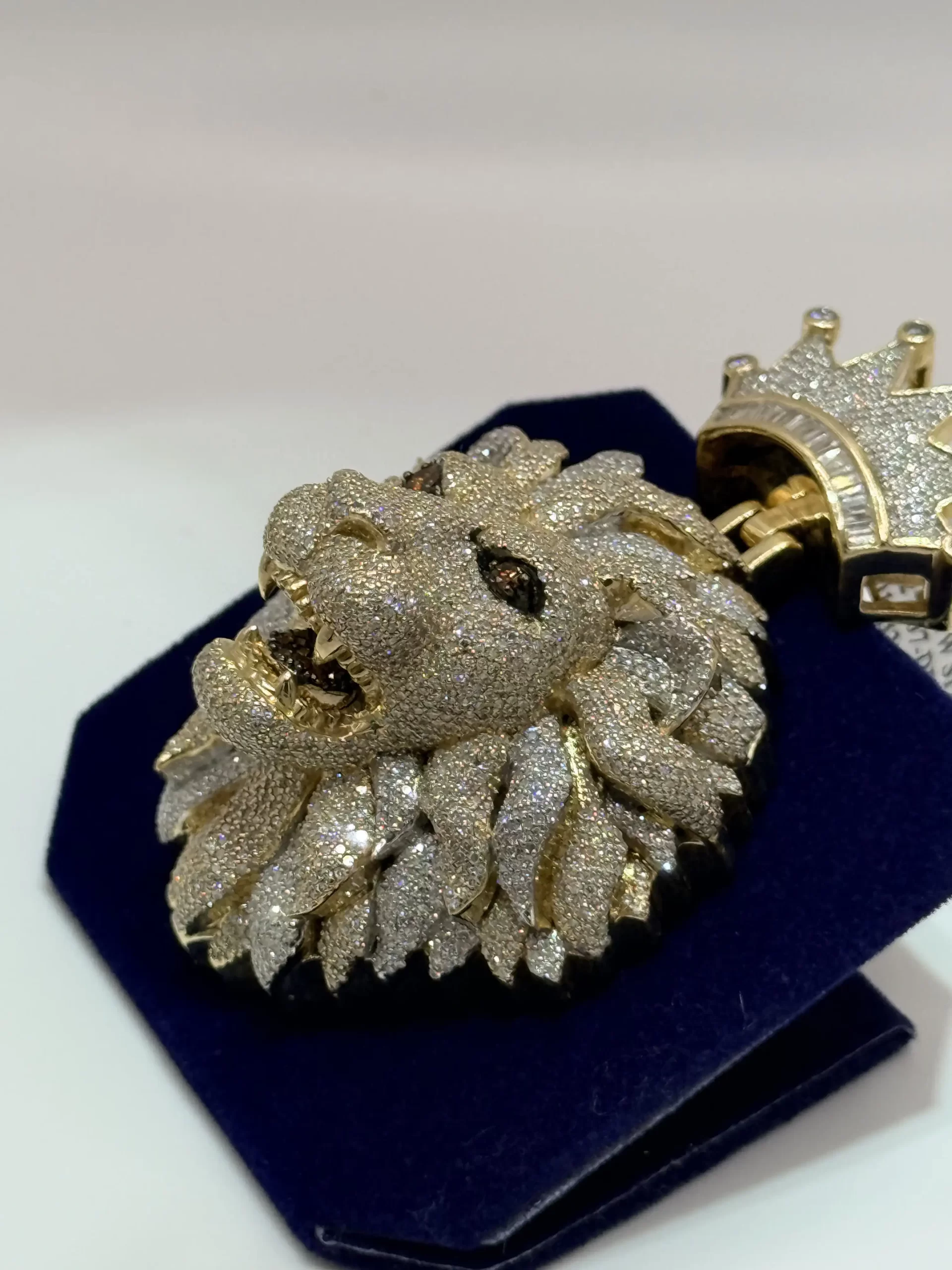 The Sovereign 3D Royal Lion Medallion (8.35 CTW) - Image 5