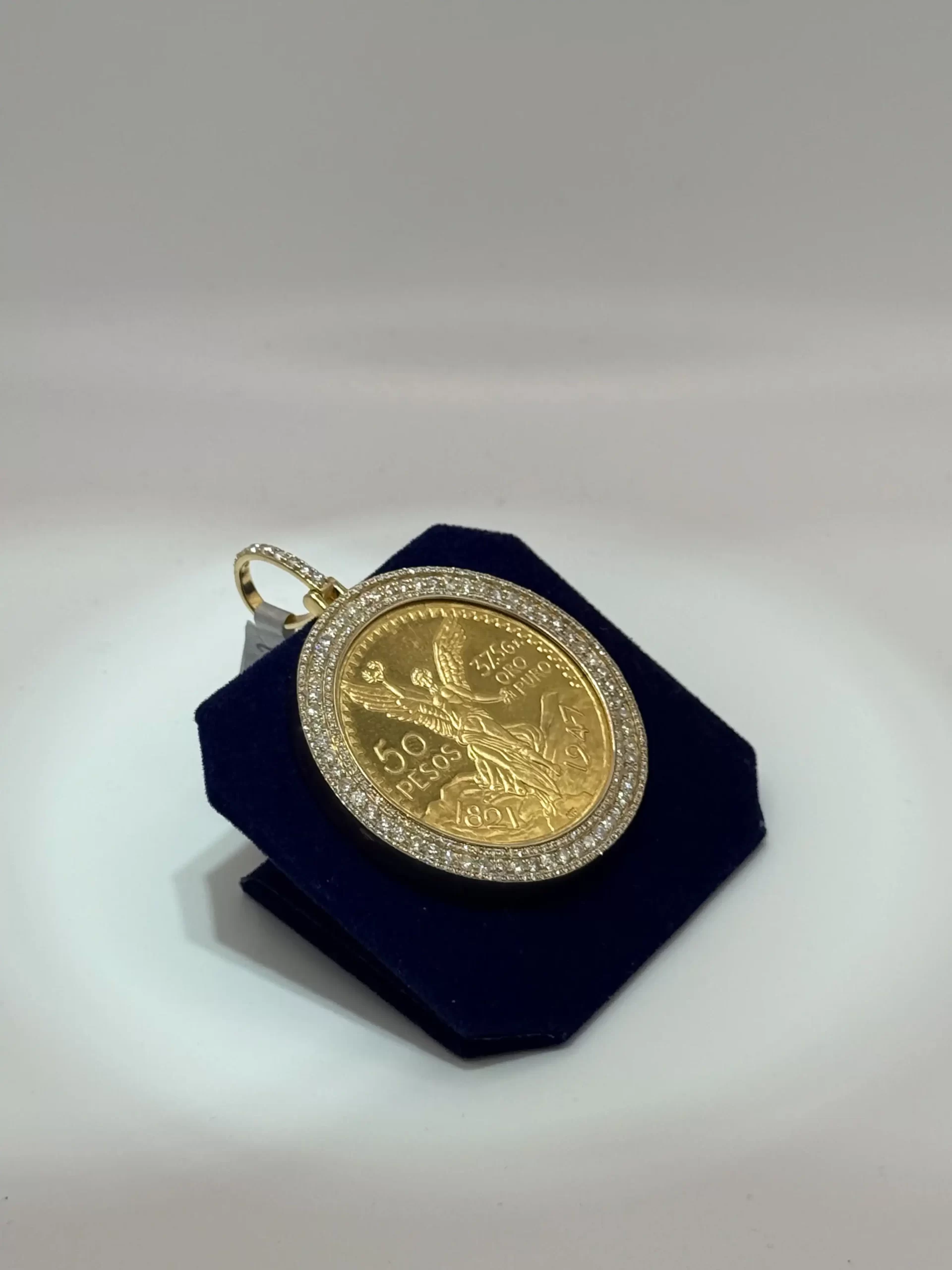 The "Imperial 50 Pesos" Diamond Medallion (5.00 CTW) - Image 4