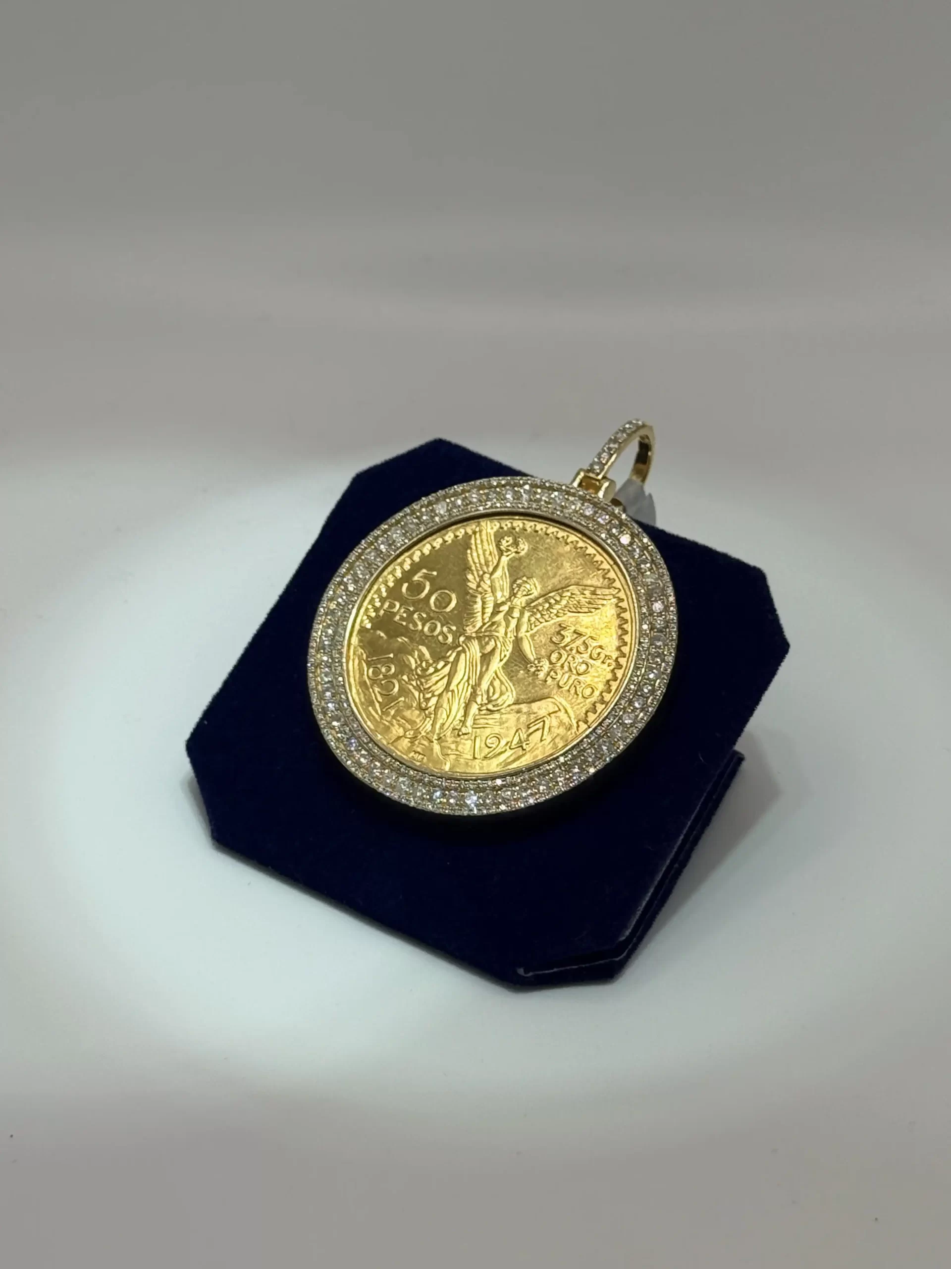 The "Imperial 50 Pesos" Diamond Medallion (5.00 CTW) - Image 3