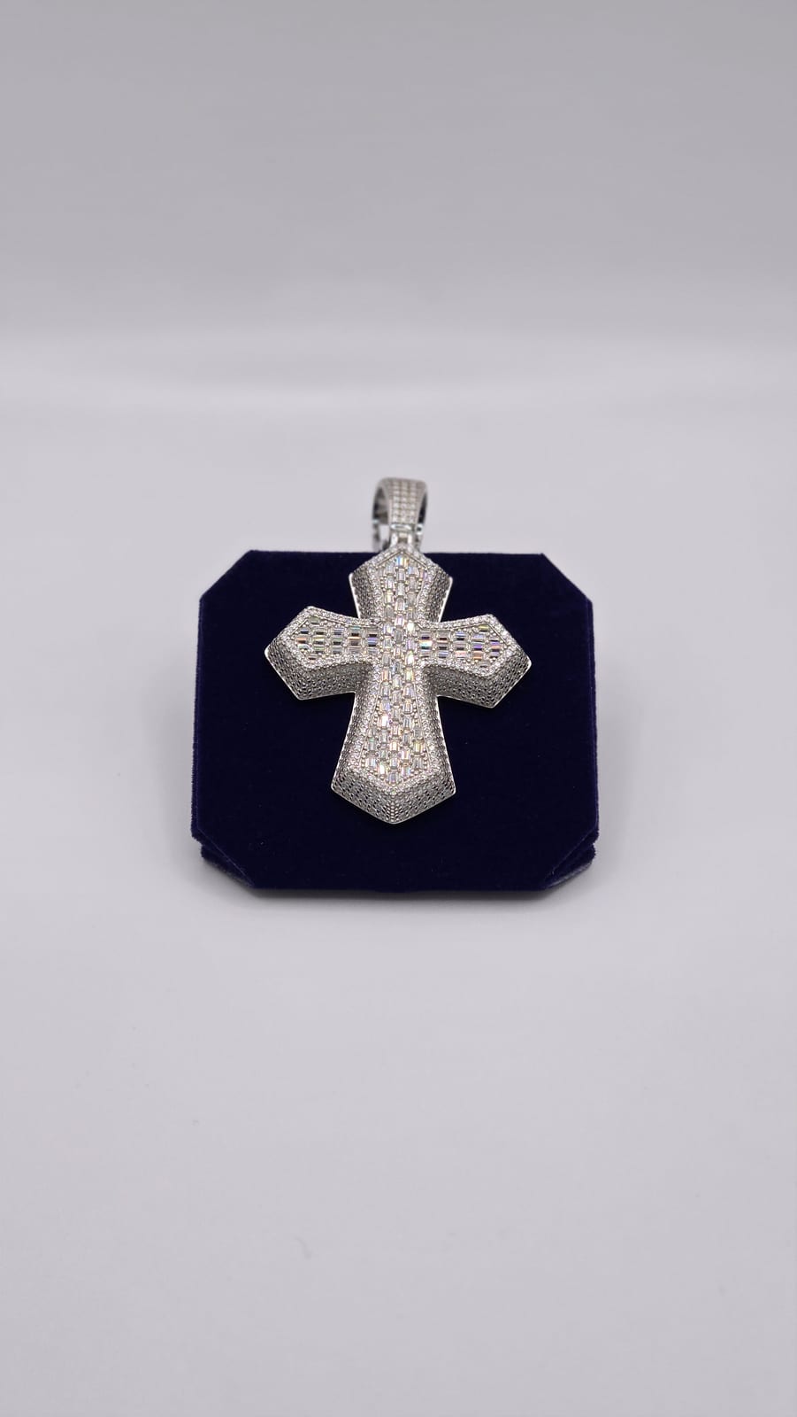 The Crusader Baguette Cross - Image 3