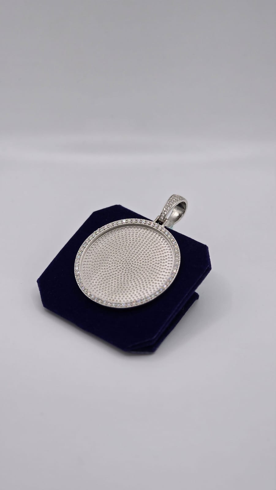 The Keepsake Photo Pendant - Image 4