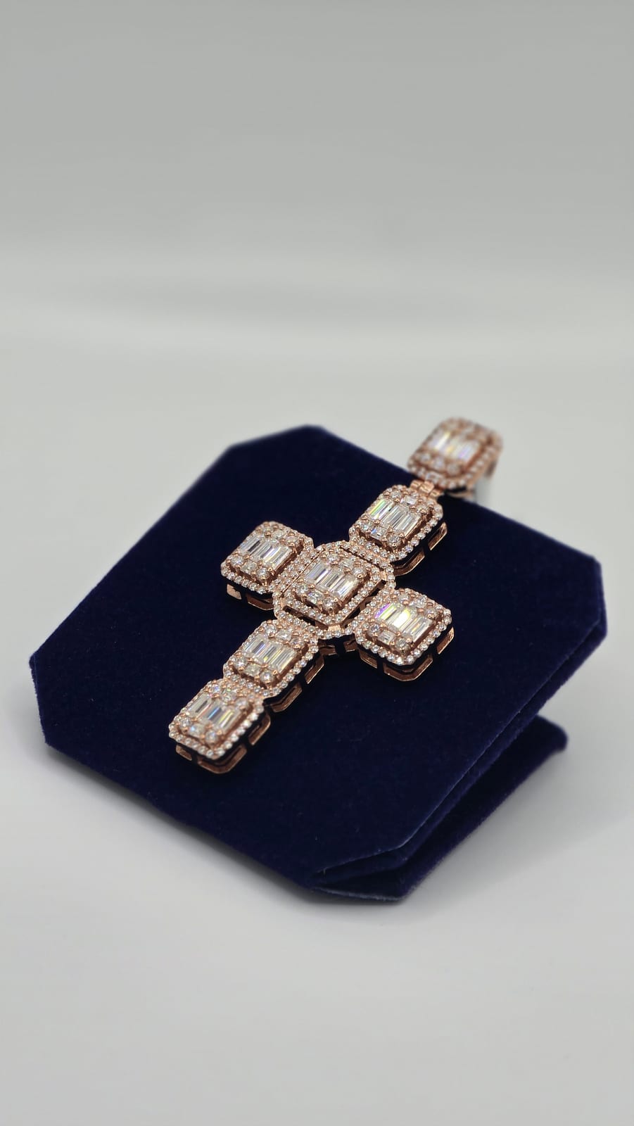 The Rosé Halo Cross