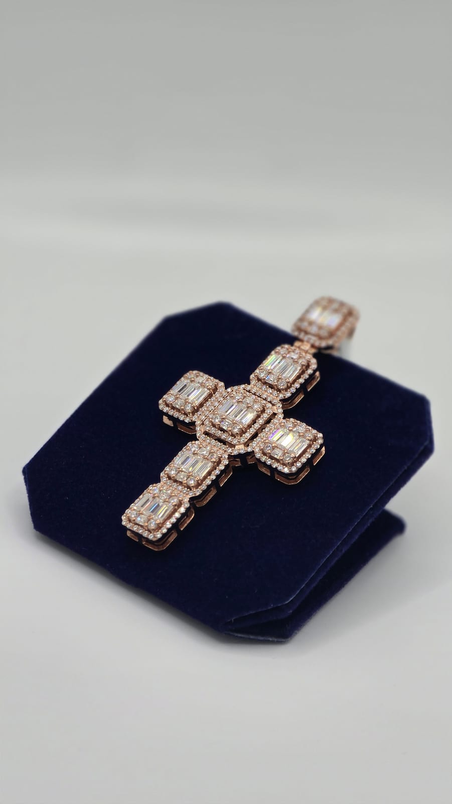 The Rosé Halo Cross - Image 2