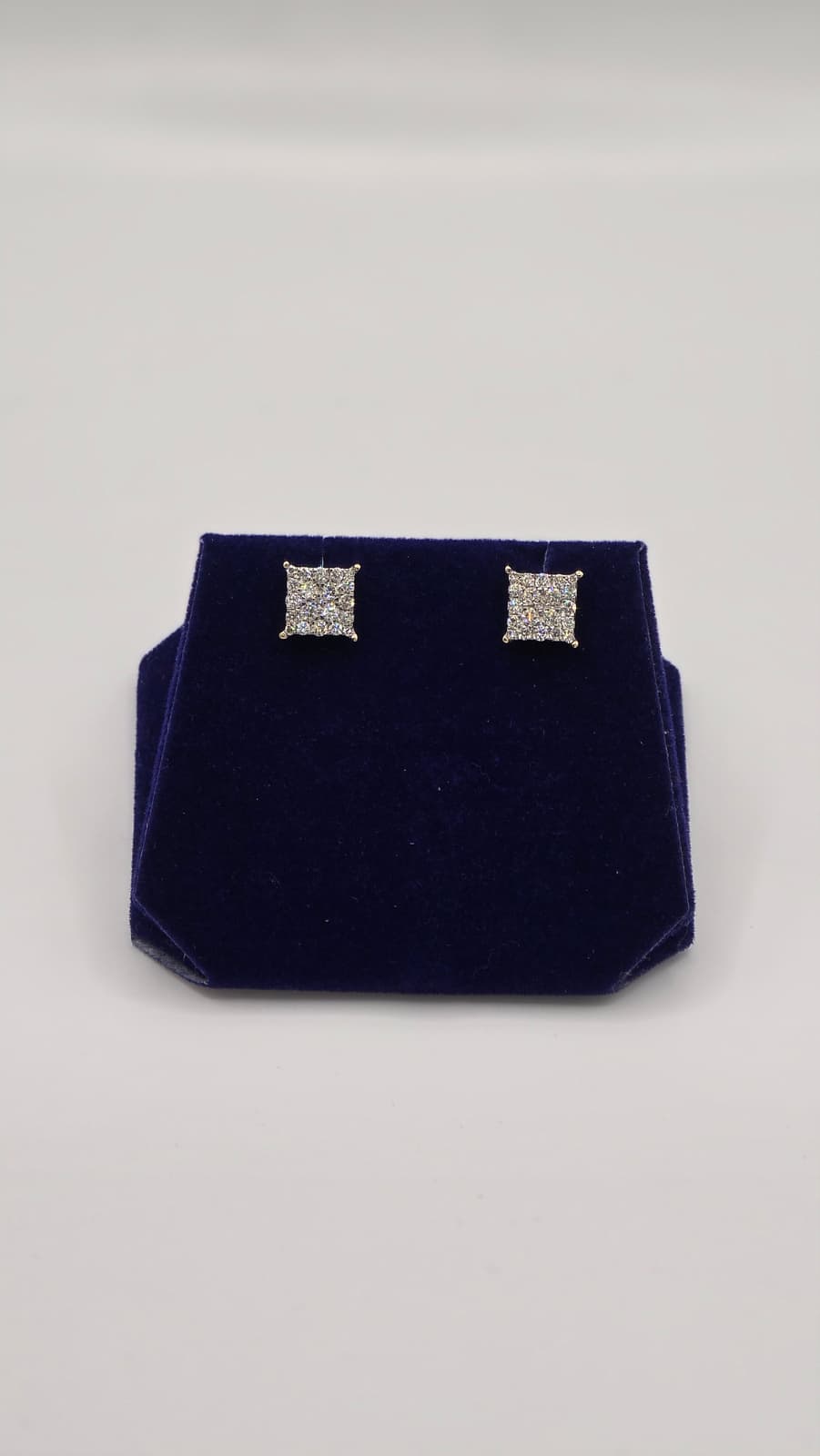 0.75 CTW Natural Diamond Round Cluster Studs (10K Yellow Gold) - Image 3