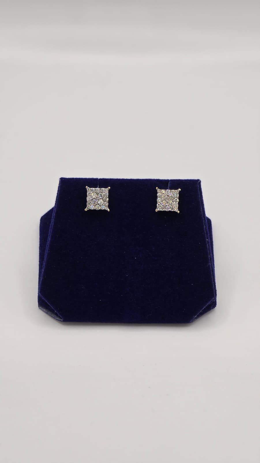 0.75 CTW Natural Diamond Round Cluster Studs (10K Yellow Gold) - Image 4