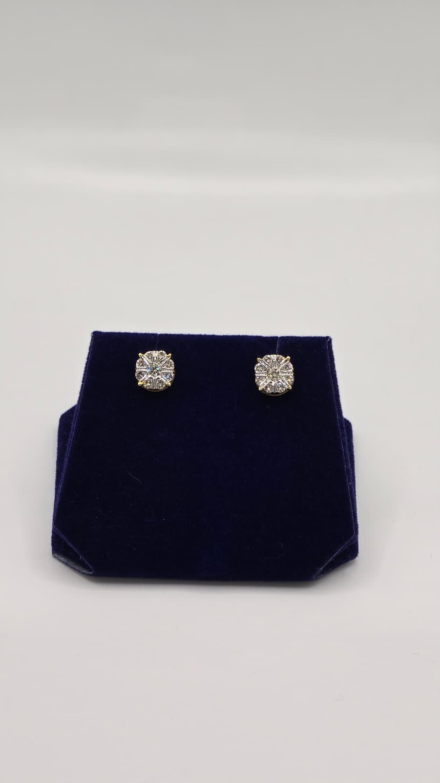 0.87 CTW Natural Diamond Round Starburst Studs (10K Yellow Gold) - Image 2
