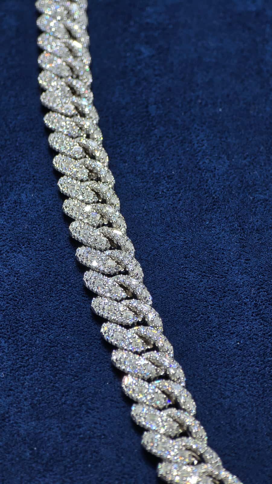 22-Inch White Heavy-Iced Cuban Chain (12mm) - Image 2