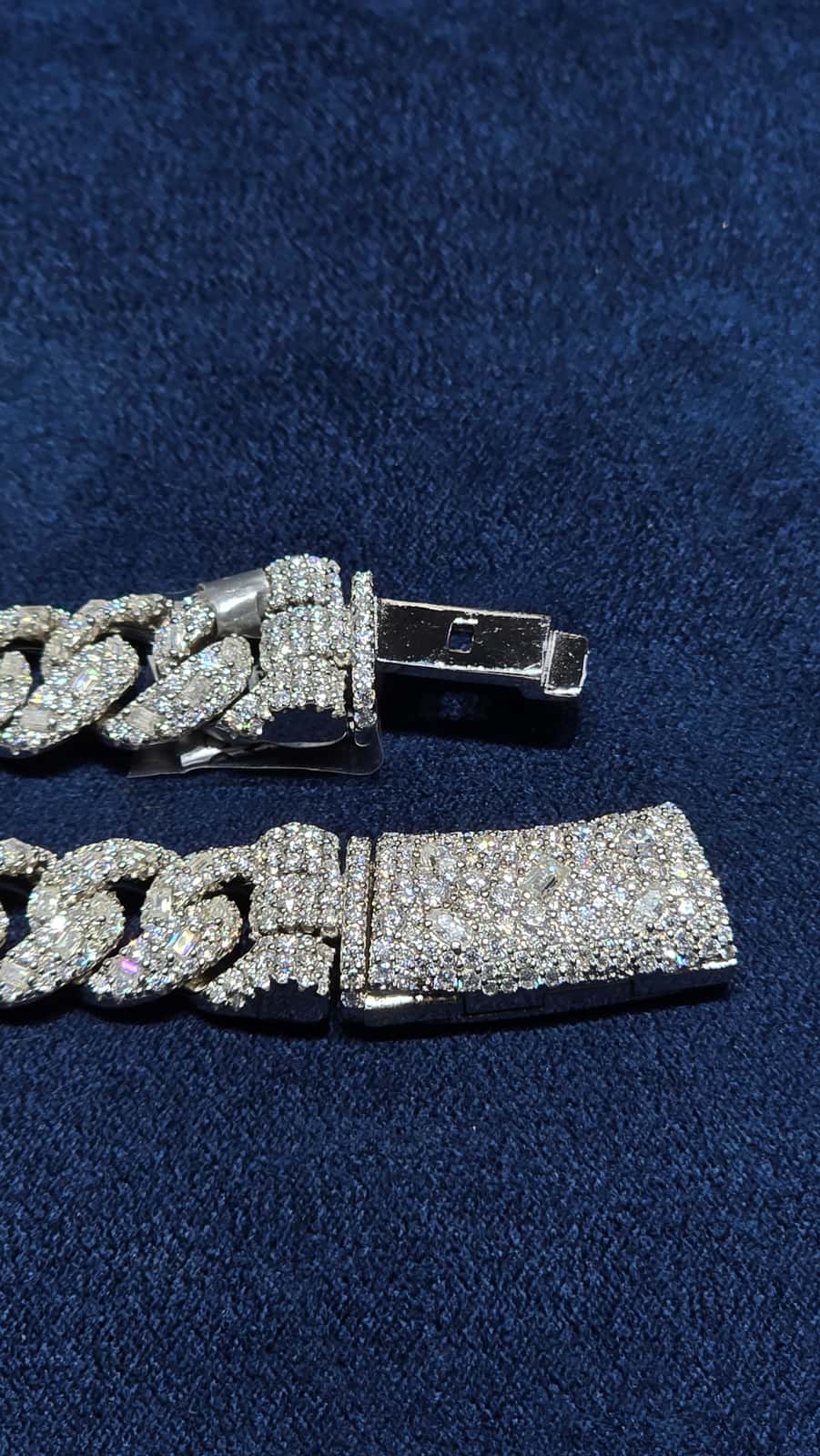 22-Inch White Heavy-Iced Cuban Chain (12mm) - Image 4