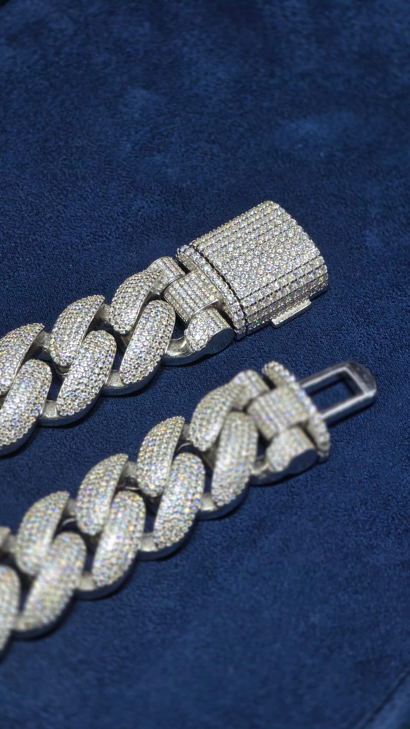 24-Inch White Iced Cuban Chain (22mm) - Image 3