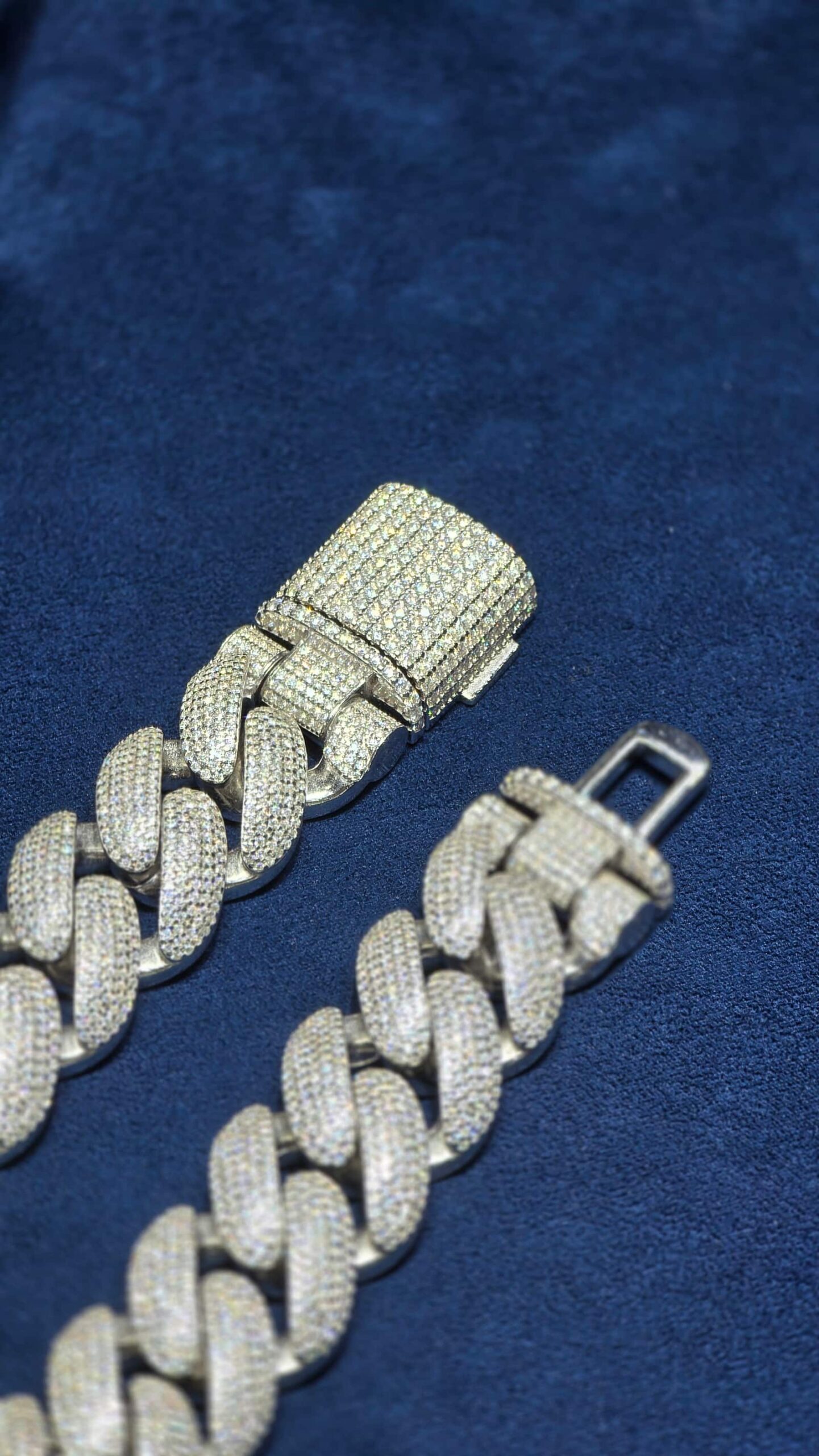 24-Inch White Iced Cuban Chain (22mm) - Image 4
