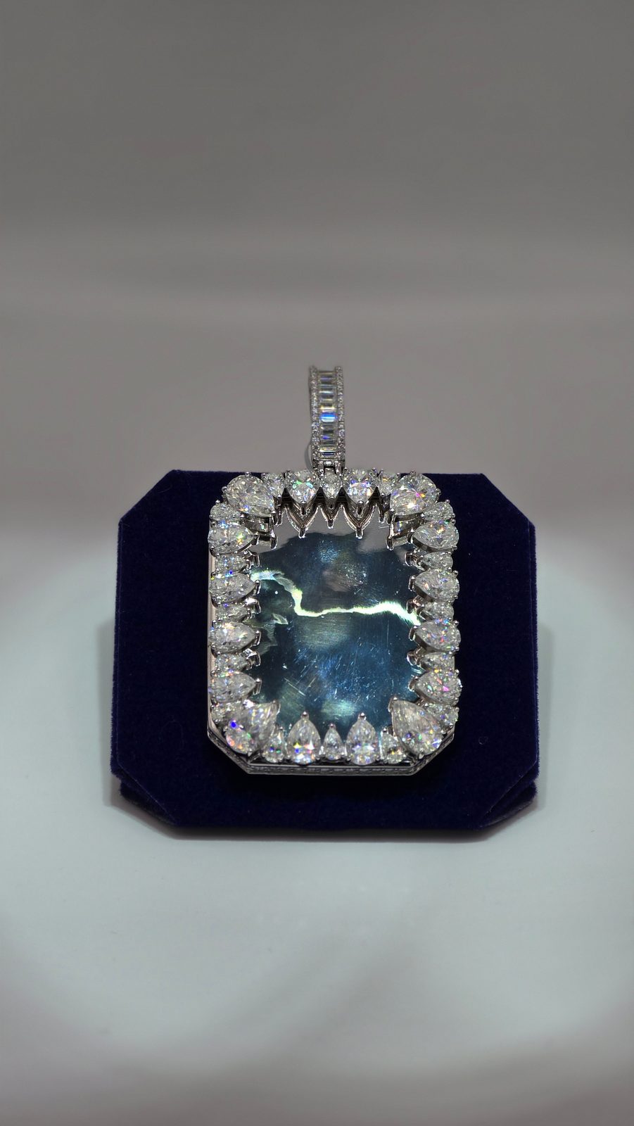 The Pear-Halo Photo Frame