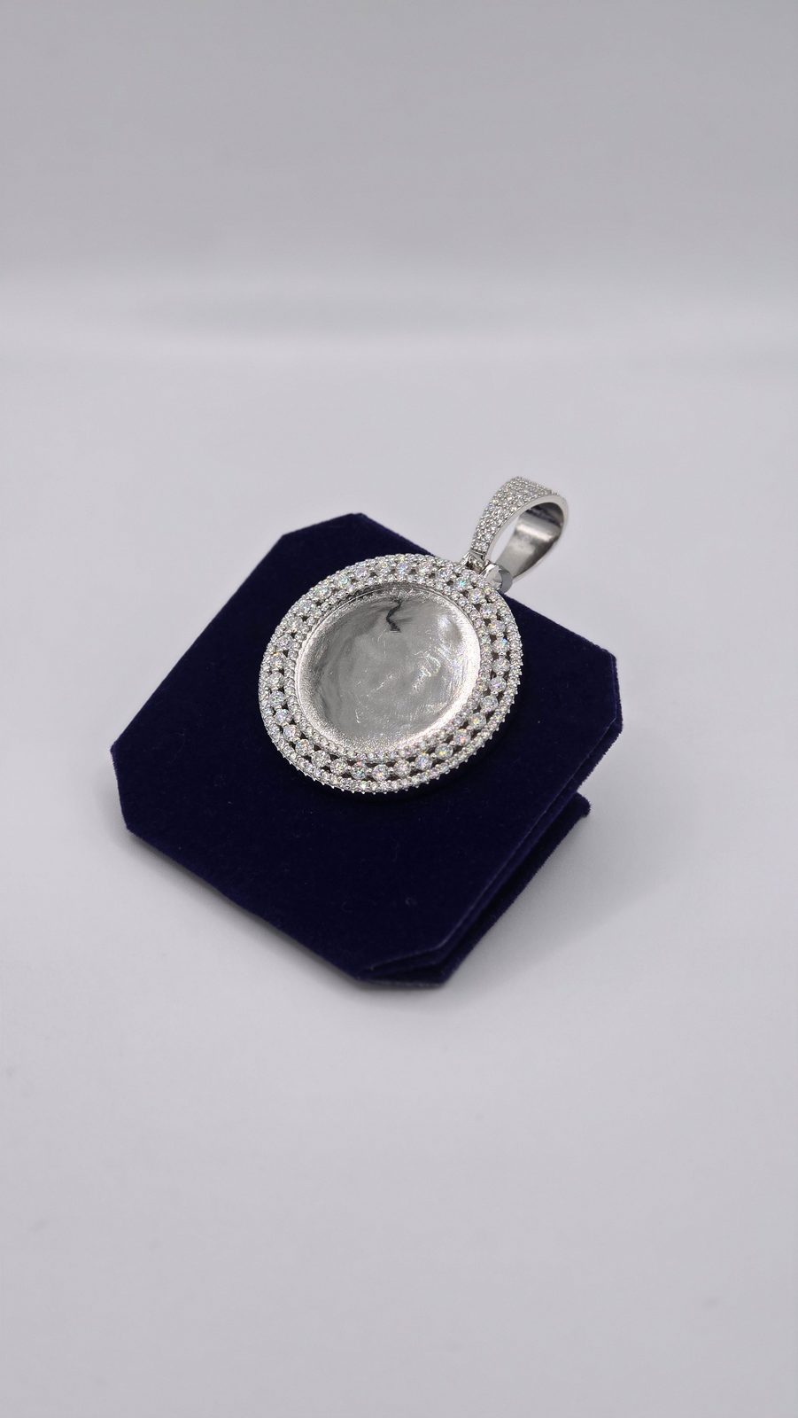 The Petite Photo Medallion - Image 2