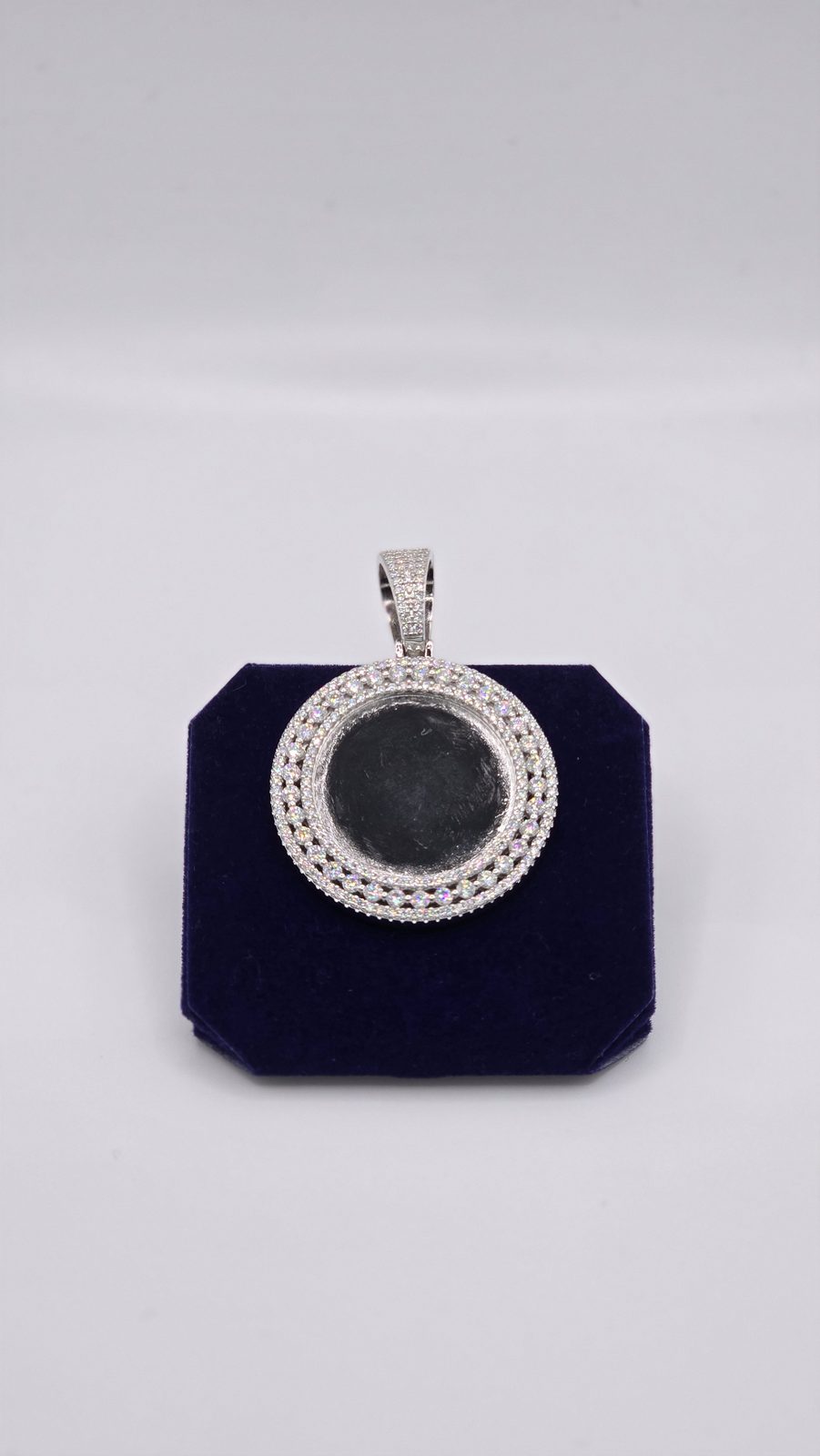 The Petite Photo Medallion - Image 3