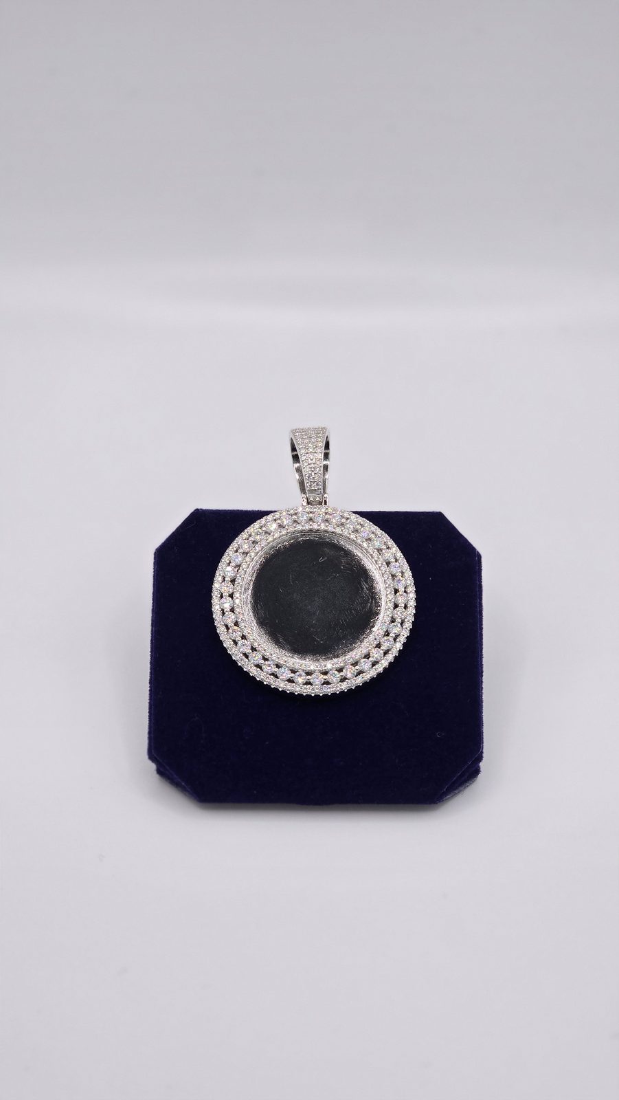 The Petite Photo Medallion - Image 4