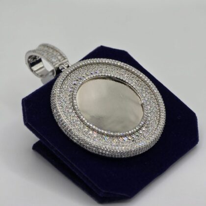 The Baguette Memory Medallion